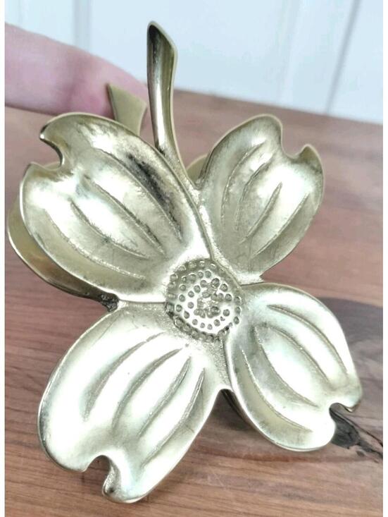 Other - Vintage Virginia Metalcrafters Brass Dogwood Flower Paperweight Clip VMC 7-6 MCM